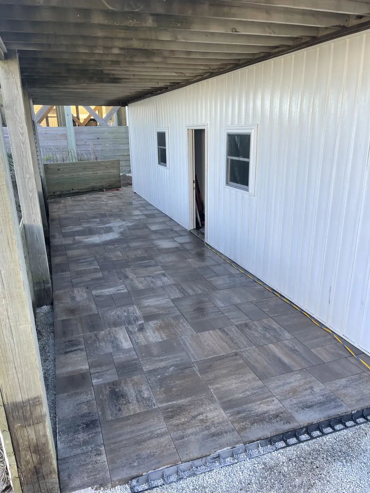 Large format paver patio with outdoor dining area in coastal NC